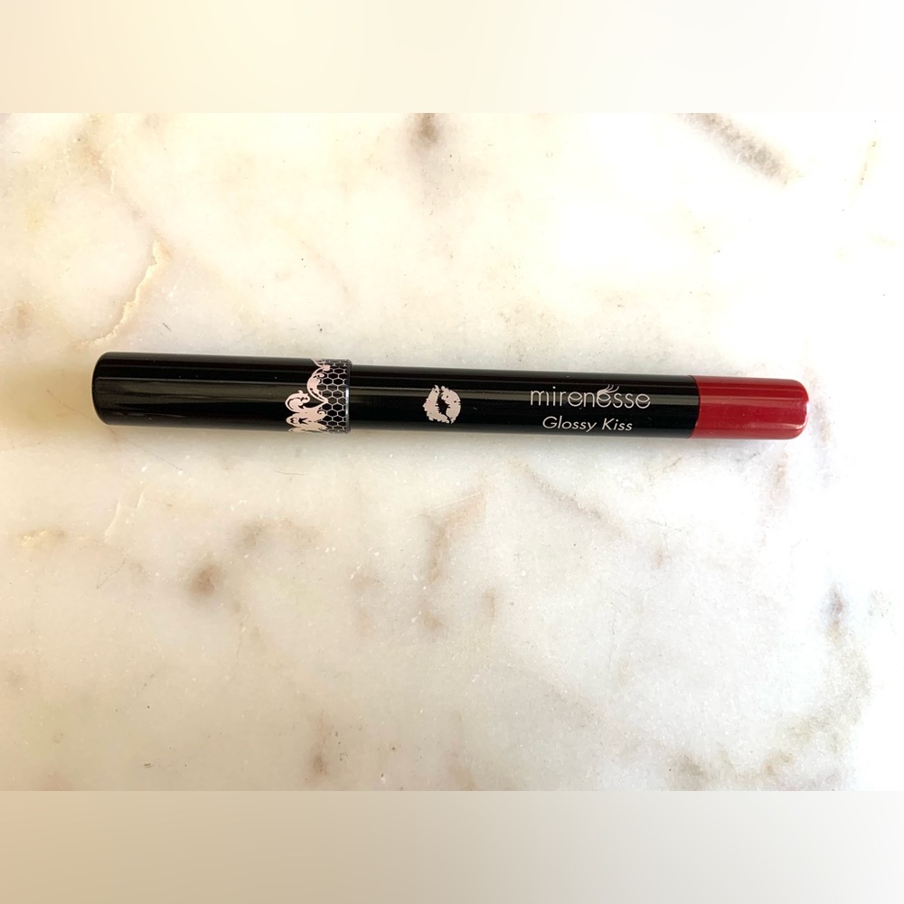 Mirenesse Glossy Kiss Lipstick in Flirty Kiss